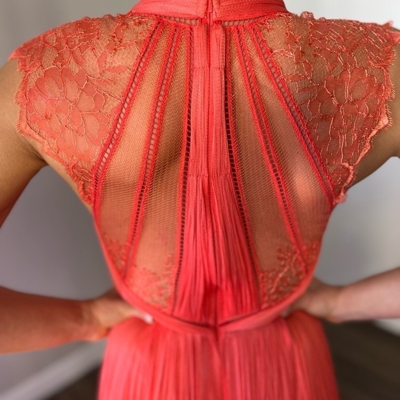 Catherine Deane Size 8 US has a stain on the right bust - Picture 12 of 12